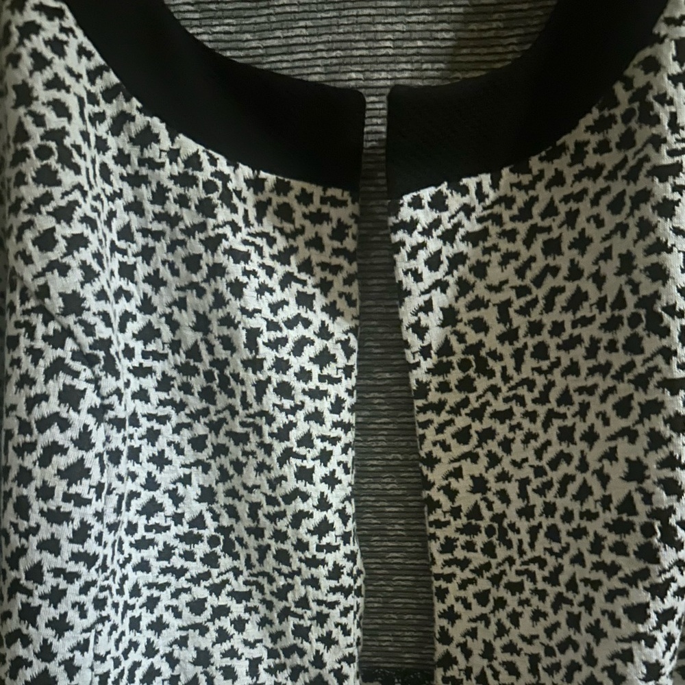 Women’s AA Studio Short Sleeve Cropped Cardigan with Crew Neck Black/Gray Sz 1X - Picture 2 of 4